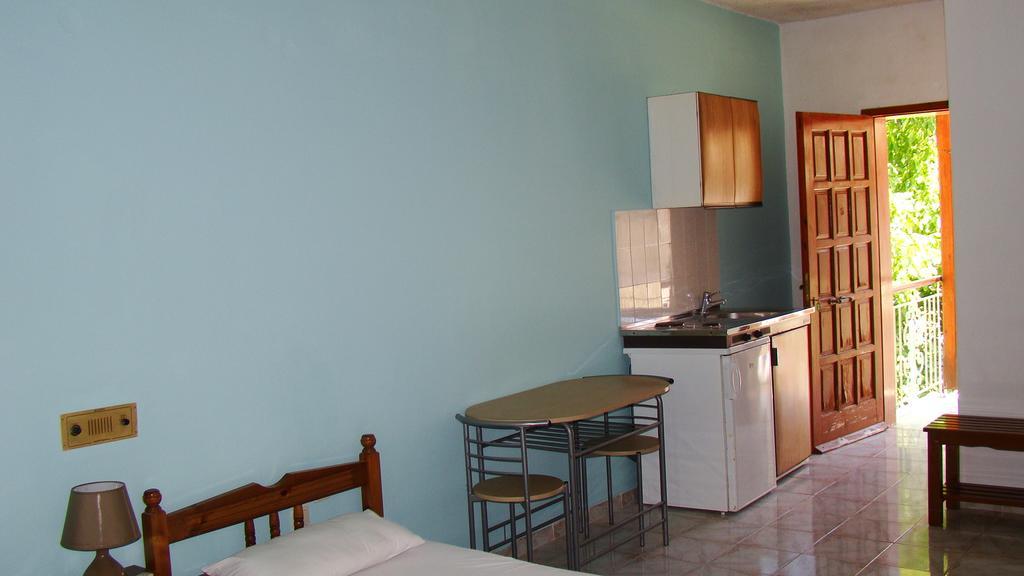 Kristi Apartment Poros  Bilik gambar