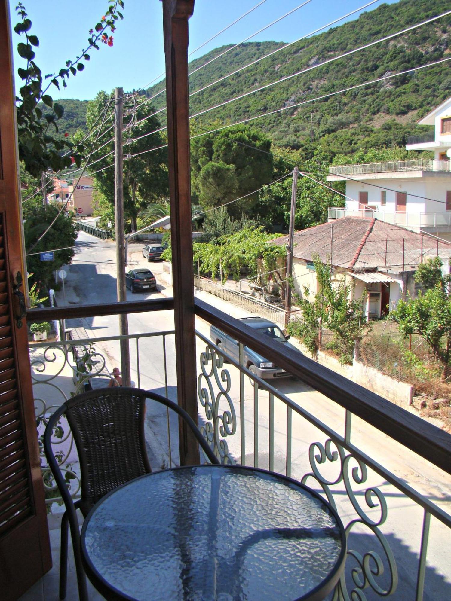 Kristi Apartment Poros  Bilik gambar